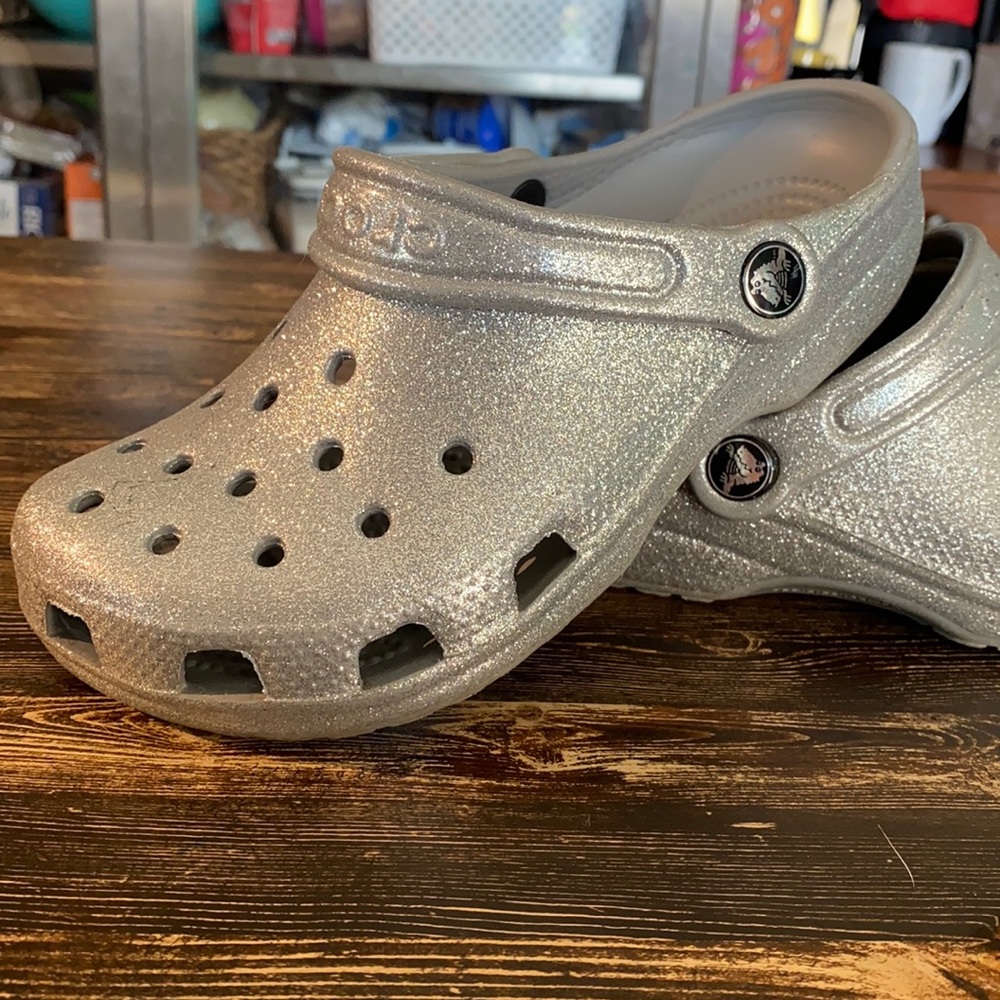 Croc classic glitter - size women’s 5